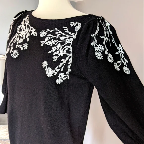 NWT Black And White Embroidered Sweater Bishop Sleeves - Picture 4 of 10